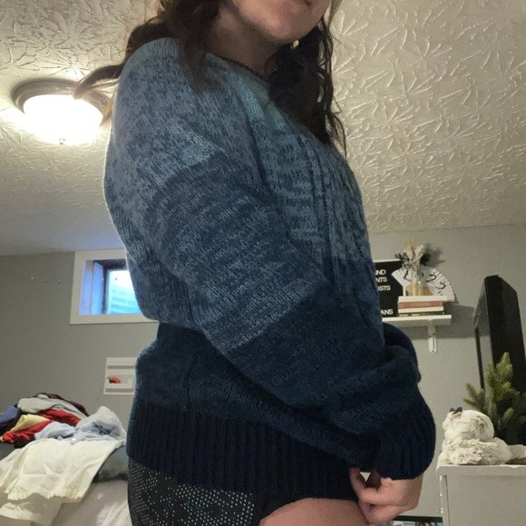 blue fade sweater - Picture 2 of 4